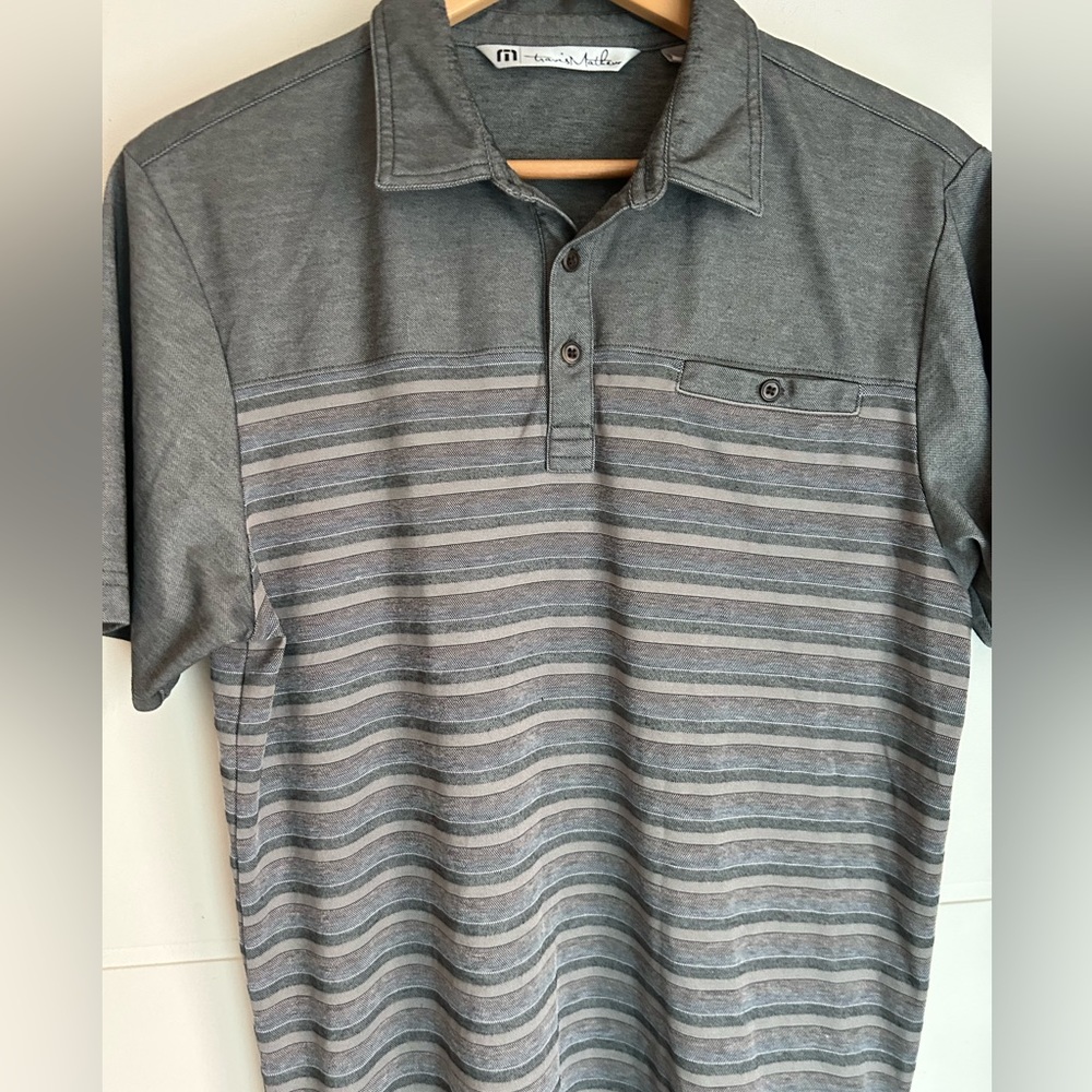 TRAVIS MATHEW mens medium golf polo